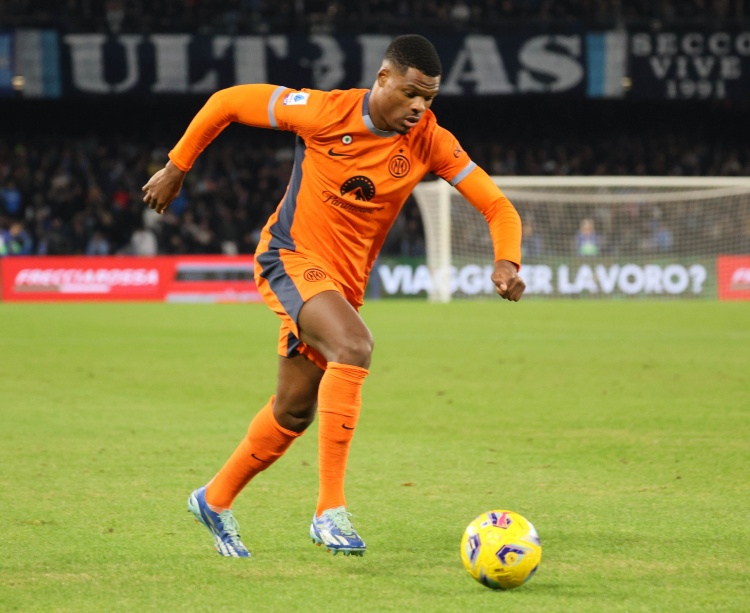 米體：鄧弗里斯改變想法，可能以400萬歐＋獎金的年薪與國米續(xù)約