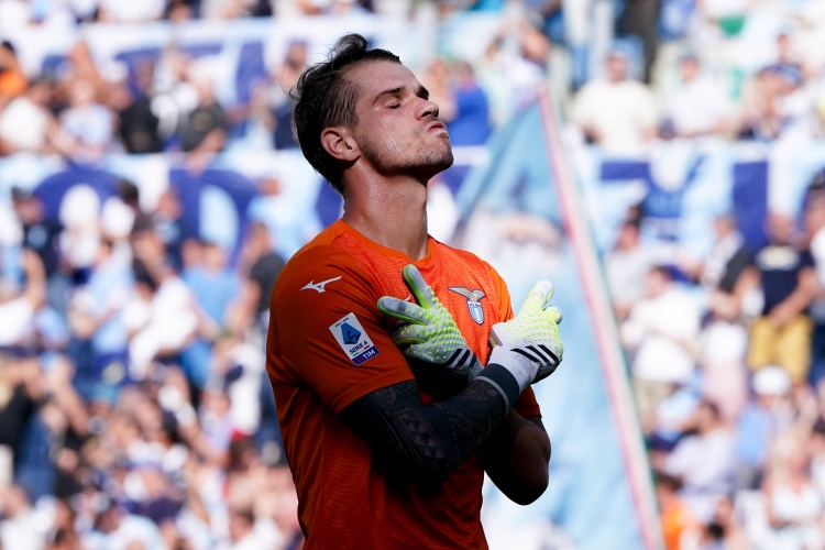 羅體：拉齊奧主力門將受傷拄拐離場，隊醫(yī)稱其左腳踝嚴重扭傷