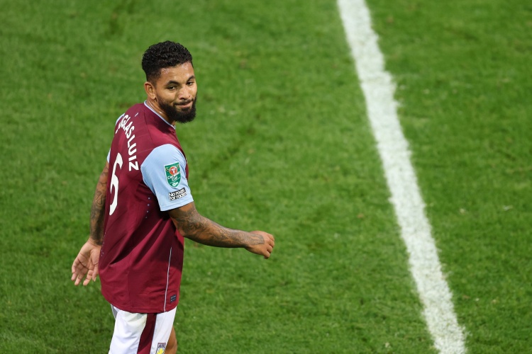 本賽季第10張黃牌，維拉中場(chǎng)道格拉斯-路易斯因停賽無(wú)緣戰(zhàn)阿森納