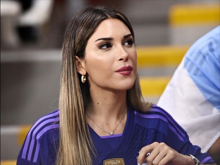 勞塔羅妻子：有兩個(gè)人朝我的汽車(chē)吐口水，這真的很愚蠢