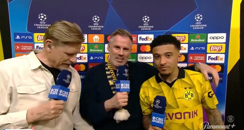 舒梅切爾：卡拉格戴多特圍巾做采訪，恩里克過來打個(gè)招呼就走了